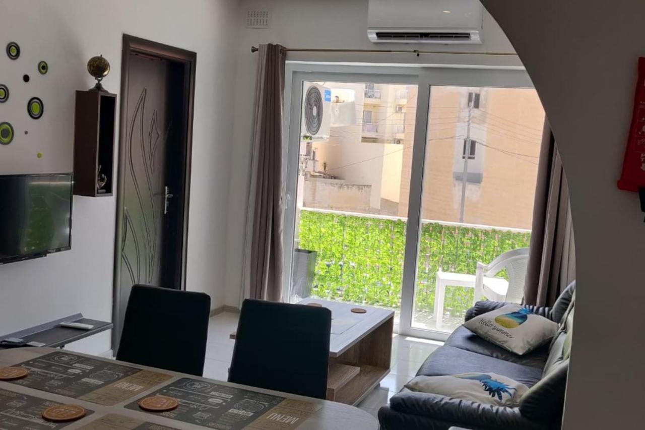 Апартаменты Sunny Day Flat Сент-Полс-Бей Экстерьер фото