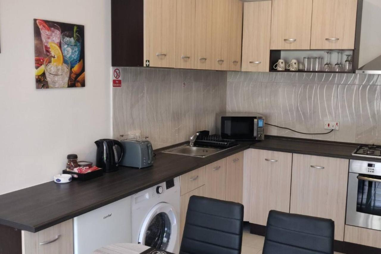 Апартаменты Sunny Day Flat Сент-Полс-Бей Экстерьер фото