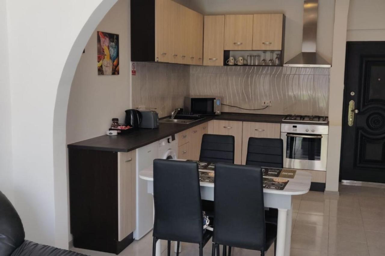 Апартаменты Sunny Day Flat Сент-Полс-Бей Экстерьер фото